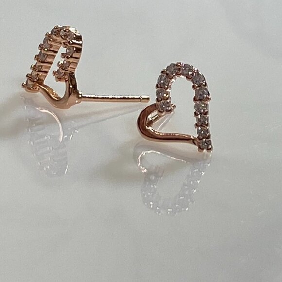 ❤️ Rose Gold and Cubic Zirconia Heart Stud Earrings - Picture 7 of 9